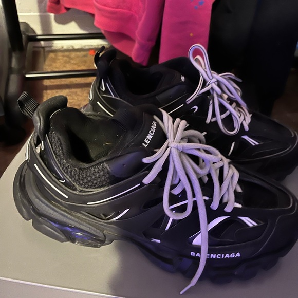 I'm selling Balenciaga tracks black size 10 on goat they go for 785 but I want 2 - Picture 2 of 3